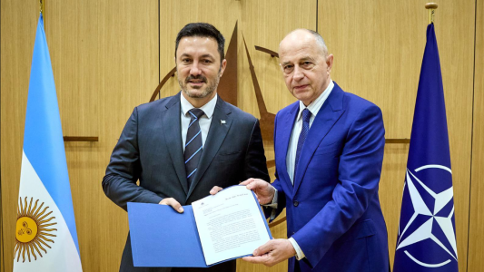Argentina busca convertirse en "socio global" de la OTAN