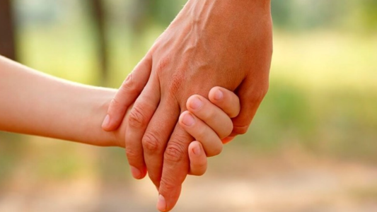 Convocan a personas de todo el país que deseen adoptar una niña de 11 años