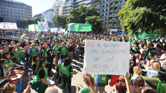 Marcha por la universidad pública: miles de estudiantes se movilizan hacia la Plaza de Mayo