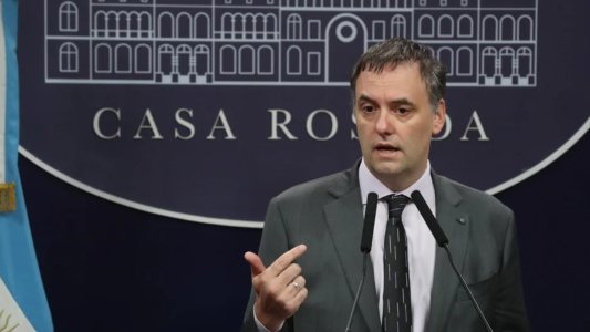 Adorni, sobre la filosofía del Gobierno: "La motosierra es eterna, no hay fin"