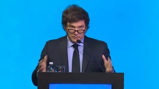 Milei le contestó a Cristina: “sigue abrazada a un modelo que destruyó a la Argentina”