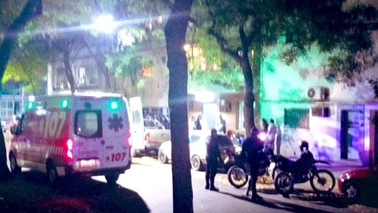 Tres heridos en balacera contra un taxi en Rosario: uno está grave