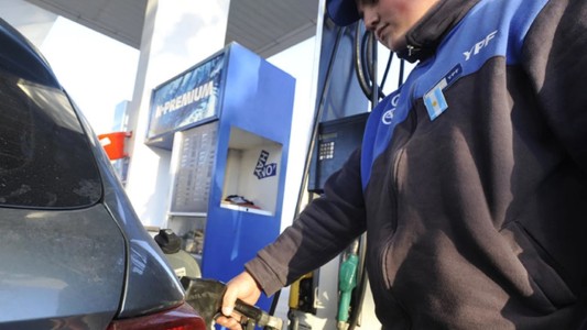 Postergan aumentos en combustibles y tarifas de luz y gas