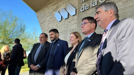 Pullaro le toma promesa de lealtad a la Constitución a más de 2 mil estudiantes