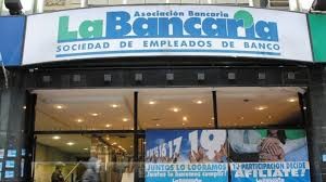 Bancarios acordaron nuevo aumento y el sueldo básico superará el $1.200.000