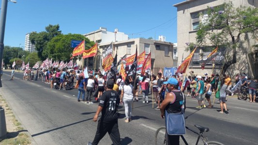Habrá manifestación y corte de tránsito en el centro santafesino este martes