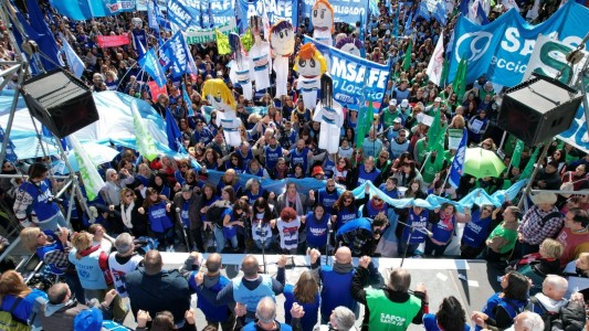 Miércoles tenso: arranca el paro de docentes, estatales y médicos