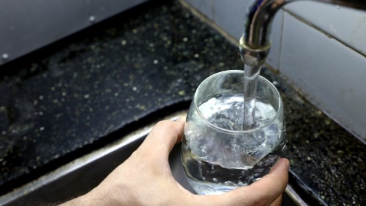 Habrá baja presión de agua por la mañana en Barrio Siete Jefes