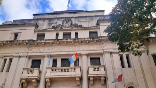 Condenaron a un policía y un abogado por intentar extorsionar a un preso