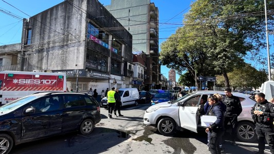 Tres vehículos involucrados en un accidente en la esquina de la Municipalidad