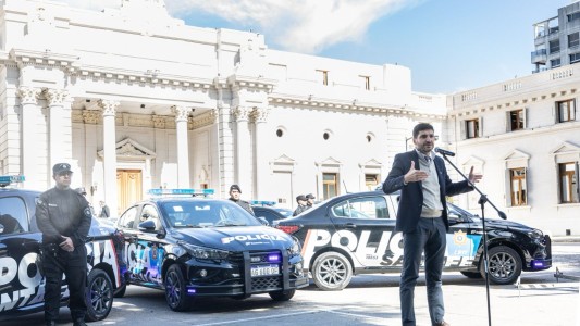 Pullaro encabezó la entrega de 30 nuevos patrulleros inteligentes para Santa Fe
