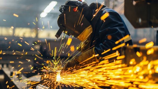 La industria metalúrgica en crisis: cayó 21% en Santa Fe