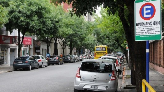 El Concejo busca habilitar el estacionamiento en ambas manos para todas las calles de la ciudad