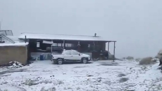 Nieve sorprende a Córdoba: las primeras imágenes del fenómeno en la provincia