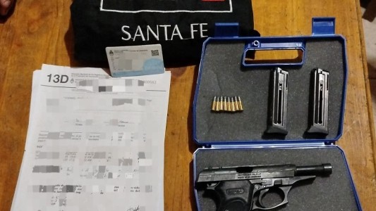 Detienen a un hombre por fraude y tenencia indebida de arma