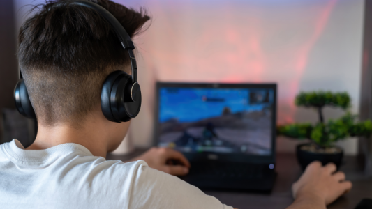 Solicitan prevención y abordaje de ludopatía virtual en niños, niñas y adolescentes