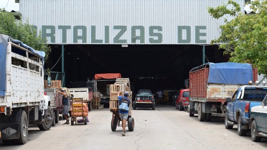 Un cliente fue asaltado y golpeado en el Mercado de Abastecedores