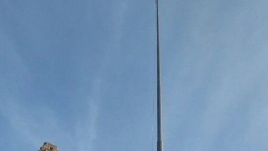 Monumento sin bandera: razones y planes para el 20 de junio