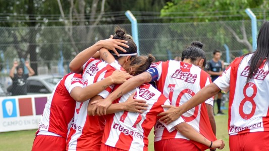 Fútbol femenino: Unión buscará mantener la punta ante el escolta, Defensores de Belgrano