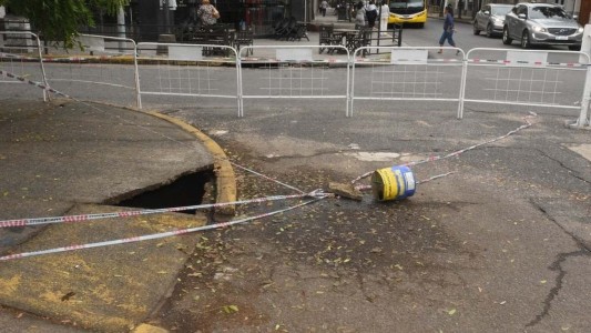 Socavón: habilitaron el tránsito en la mano norte de Bv. Pellegrini