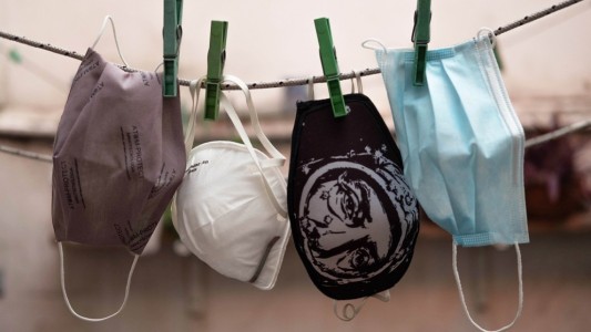 Por el aumento de los casos de Gripe A vuelve a usarse el barbijo