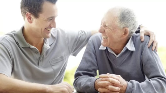 Presentaron guía para la comunicación asertiva con adultos mayores