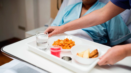 El gobierno y las empresas proveedoras de comida para hospitales acordaron un aumento del 75%