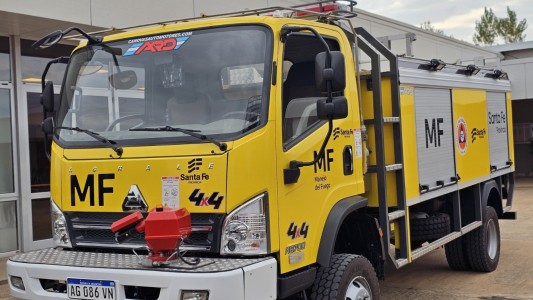 Provincia refuerza Bomberos con un innovador camión de incendios