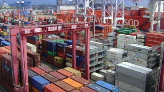 Exportadores podrán seguir liquidando un 20% de los dólares en el mercado