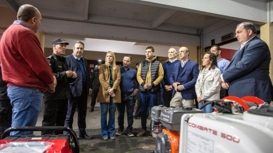 El gobierno provincial entregó equipamiento a los Bomberos Zapadores de Santa Fe
