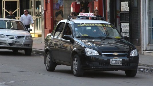 Le robaron a un taxista y clavaron una "faca" en el asiento