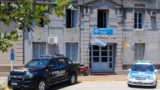 Apartaron a la policía que tuvo sexo con un detenido en Esperanza