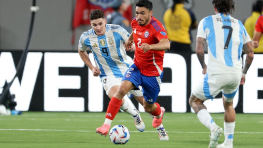 Argentina y Chile igualan sin goles al terminar el primer tiempo