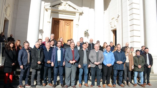 Firmaron un convenio clave para avanzar con el nuevo puente Carretero