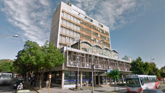 Convocan a un abrazo simbólico para salvar al edificio del Correo  Argentino