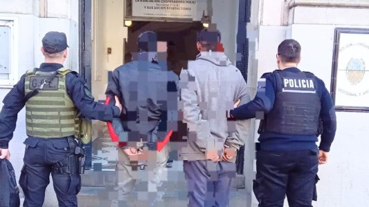 Santa Fe: detuvieron  a dos hombres mientras intentaban forzar la puerta de una casa