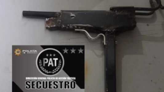 Rosario: detienen joven que llevaba una ametralladora casera en una bolsa