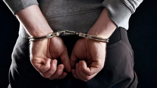 Dictan prisión preventiva a un hombre que intentó robar una mochila de un auto