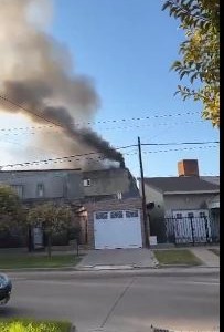 Video: se incendia galpón en Santo Tomé