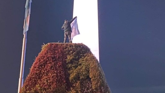 Un hincha murió en el Obelisco durante el partido de Argentina vs. Colombia