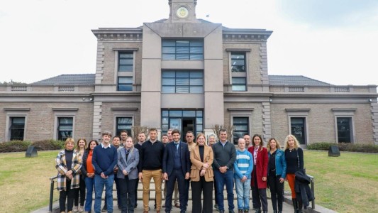 Pullaro entregó aportes a bomberos de Gálvez y anunció un centro de entrenamiento