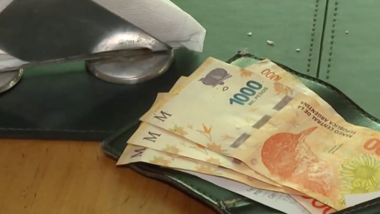 Preparan una regulación para hacer obligatorias las propinas en bares y restaurantes