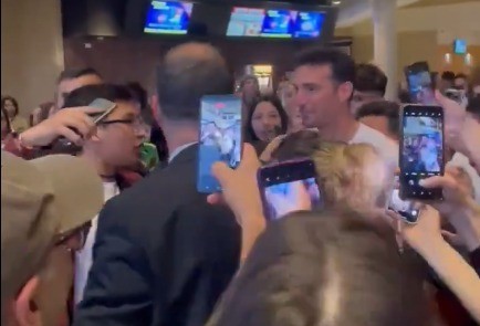 Video: Locura en un shopping de Rosario por la presencia de Scaloni