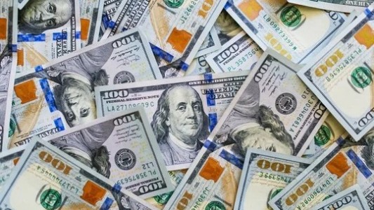 El dólar blue cierra la semana a la baja y recorta el salto de las semanas previas
