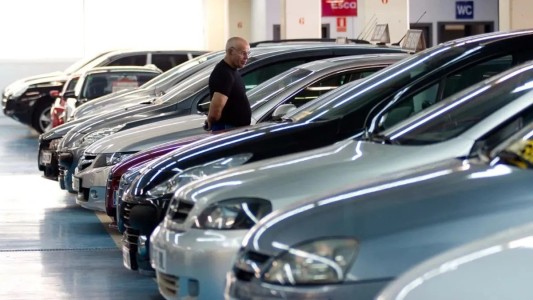 La venta de autos cayó un 21% y Santa Fe representa el 11% de los patentamientos