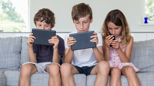 El Concejo debatió sobre el uso de pantallas en la infancia