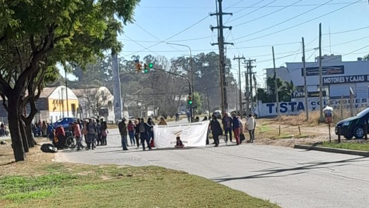 Se encuentra cortado el tránsito en Aristóbulo del Valle y avenida Gorritti