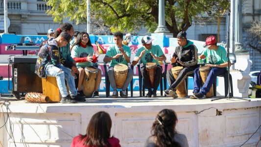 "Santa Fe Acá": servicios y espectáculos en Plaza España