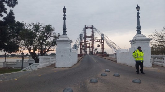 Se encuentra cortado el tránsito en el Puente Colgante