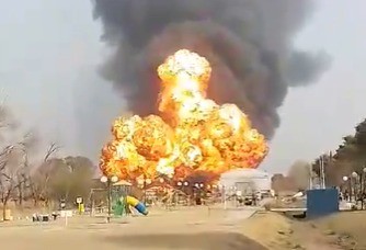 Video: explosión e incendio en un depósito de combustible en Lehmann